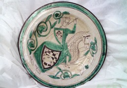 Plato-Siglo-xiv-serie-verde-y-morada